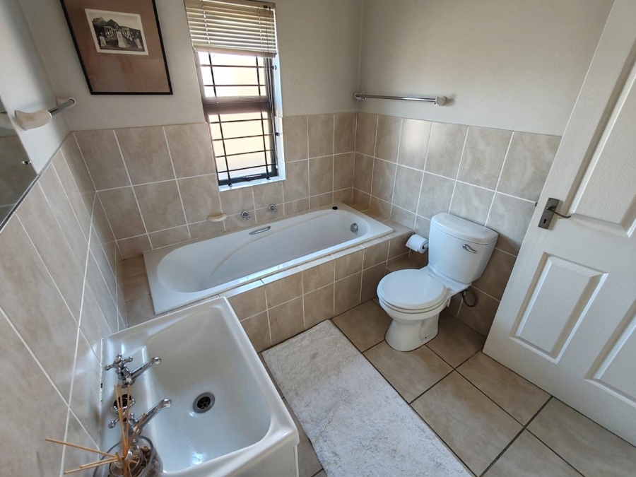 To Let 3 Bedroom Property for Rent in Royal Ascot Western Cape